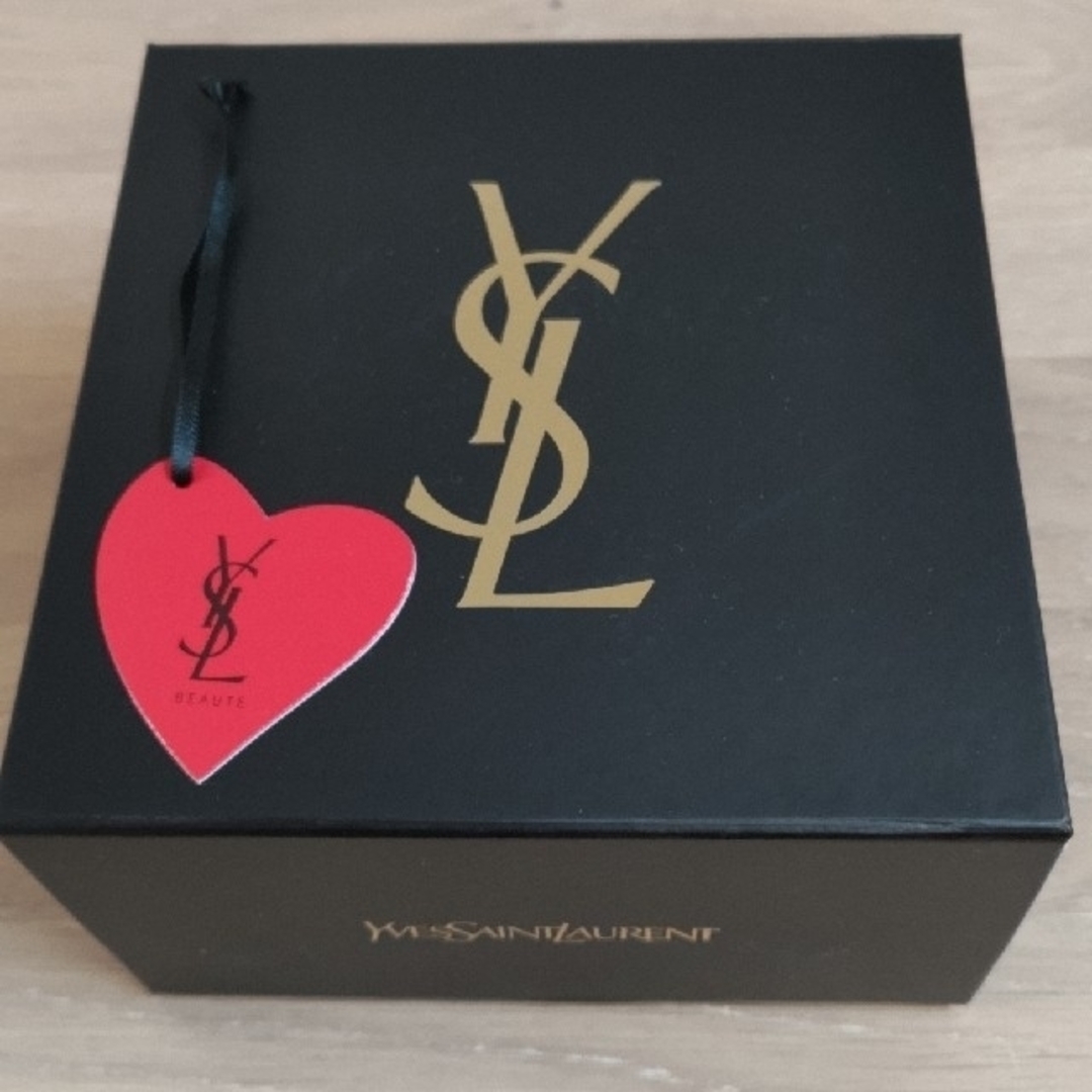 Yves Saint Laurent(イヴサンローラン)のイヴ・サンローラン　No.1スキンケアミニコフレ コスメ/美容のスキンケア/基礎化粧品(化粧水/ローション)の商品写真