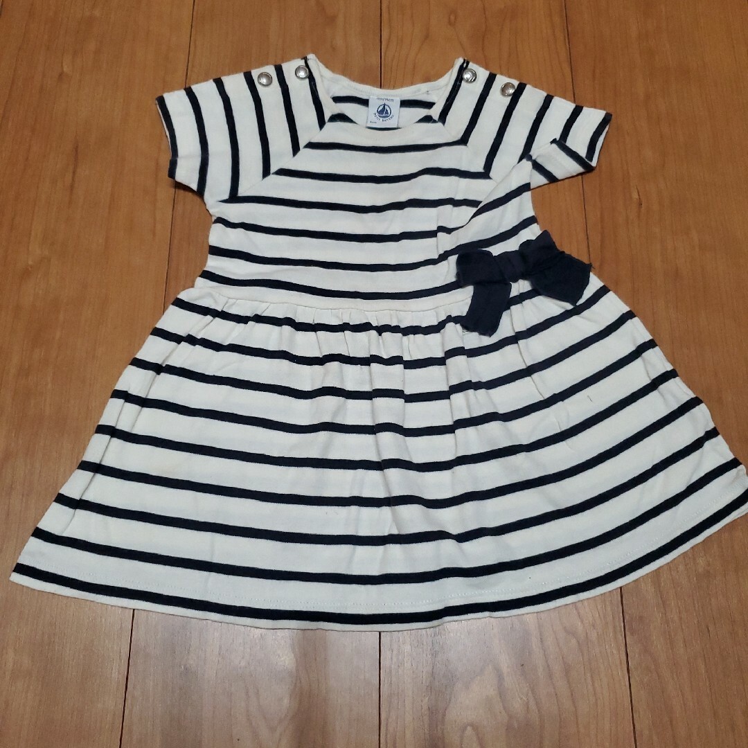 PETIT BATEAU(プチバトー)のプチバトー　ボーダーワンピース12M キッズ/ベビー/マタニティのベビー服(~85cm)(ワンピース)の商品写真