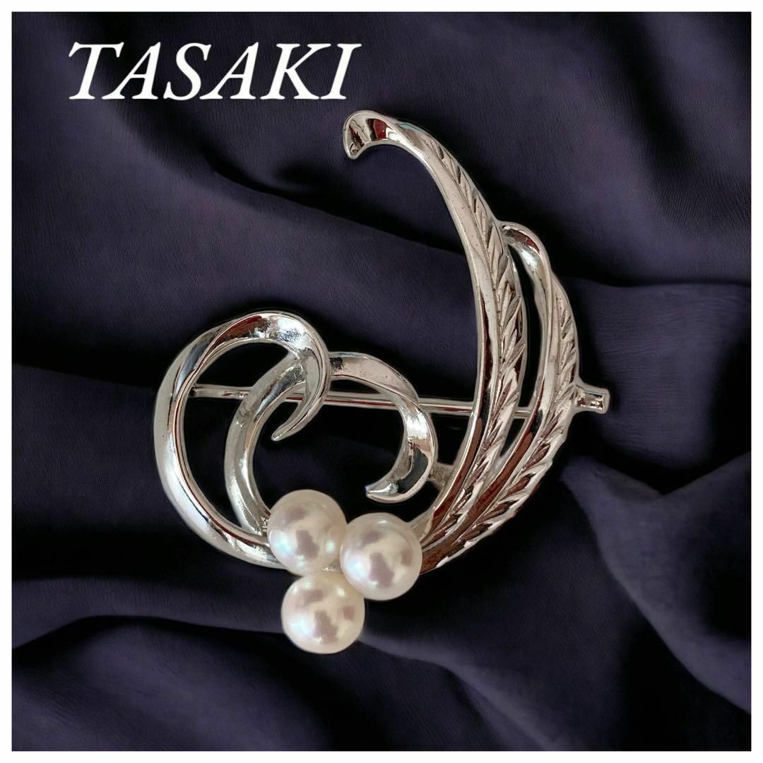 TASAKI(タサキ)のハレの日に✨TASAKI 3珠パールブローチ シルバー フォーマルスーツに！ レディースのアクセサリー(ブローチ/コサージュ)の商品写真
