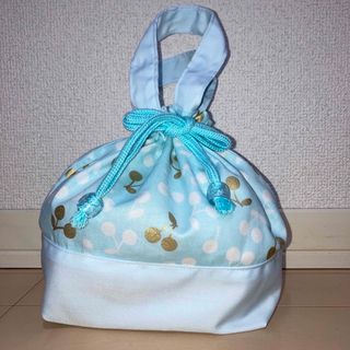 お弁当袋　さくらんぼ×水色　ハンドメイド(外出用品)