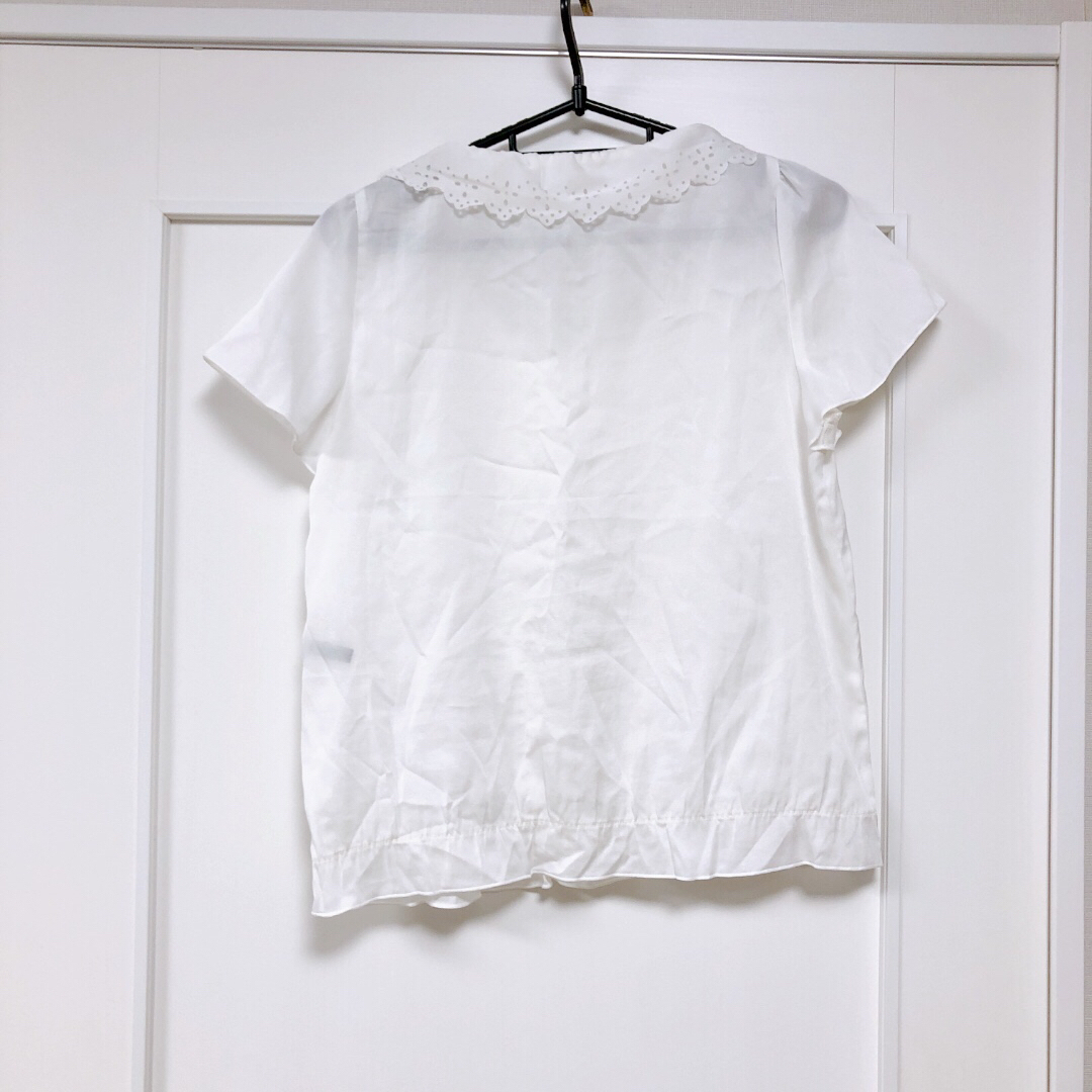ブラウス　フリル　ホワイト レディースのトップス(シャツ/ブラウス(半袖/袖なし))の商品写真