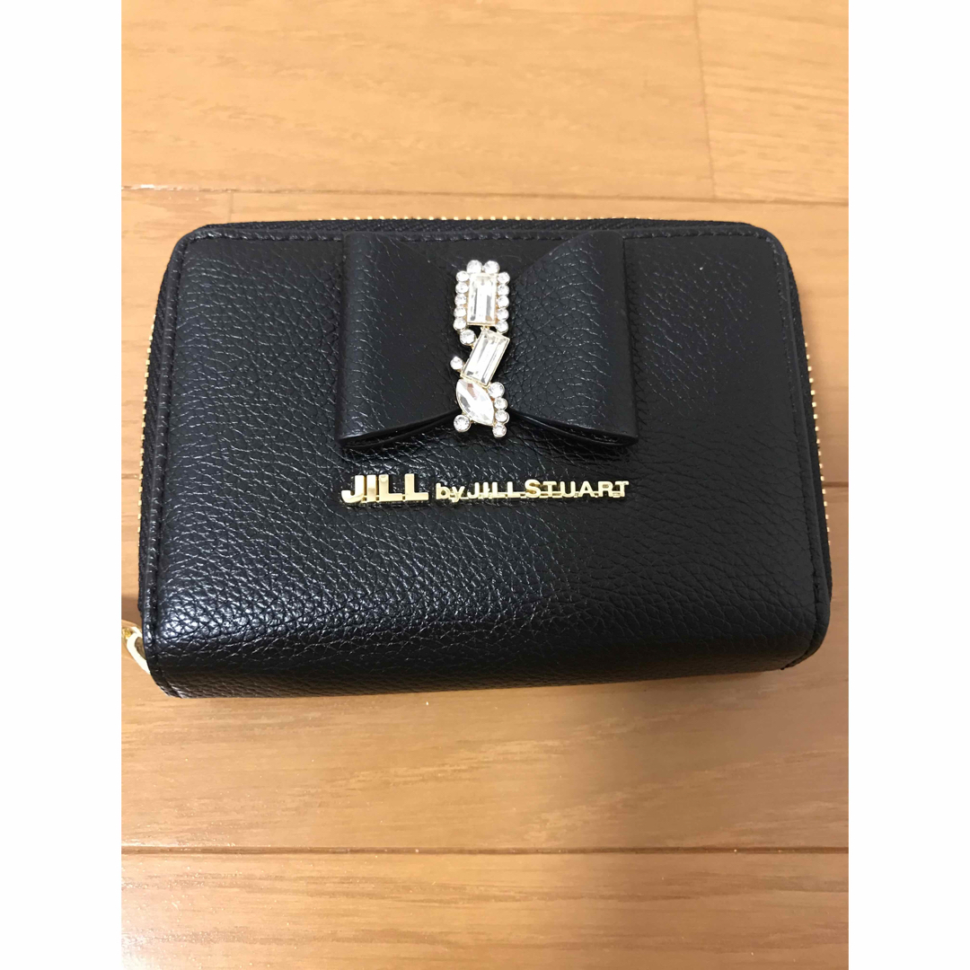 JILL by JILLSTUART(ジルバイジルスチュアート)のジルバイジルスチュアート  二つ折り財布　黒 レディースのファッション小物(財布)の商品写真