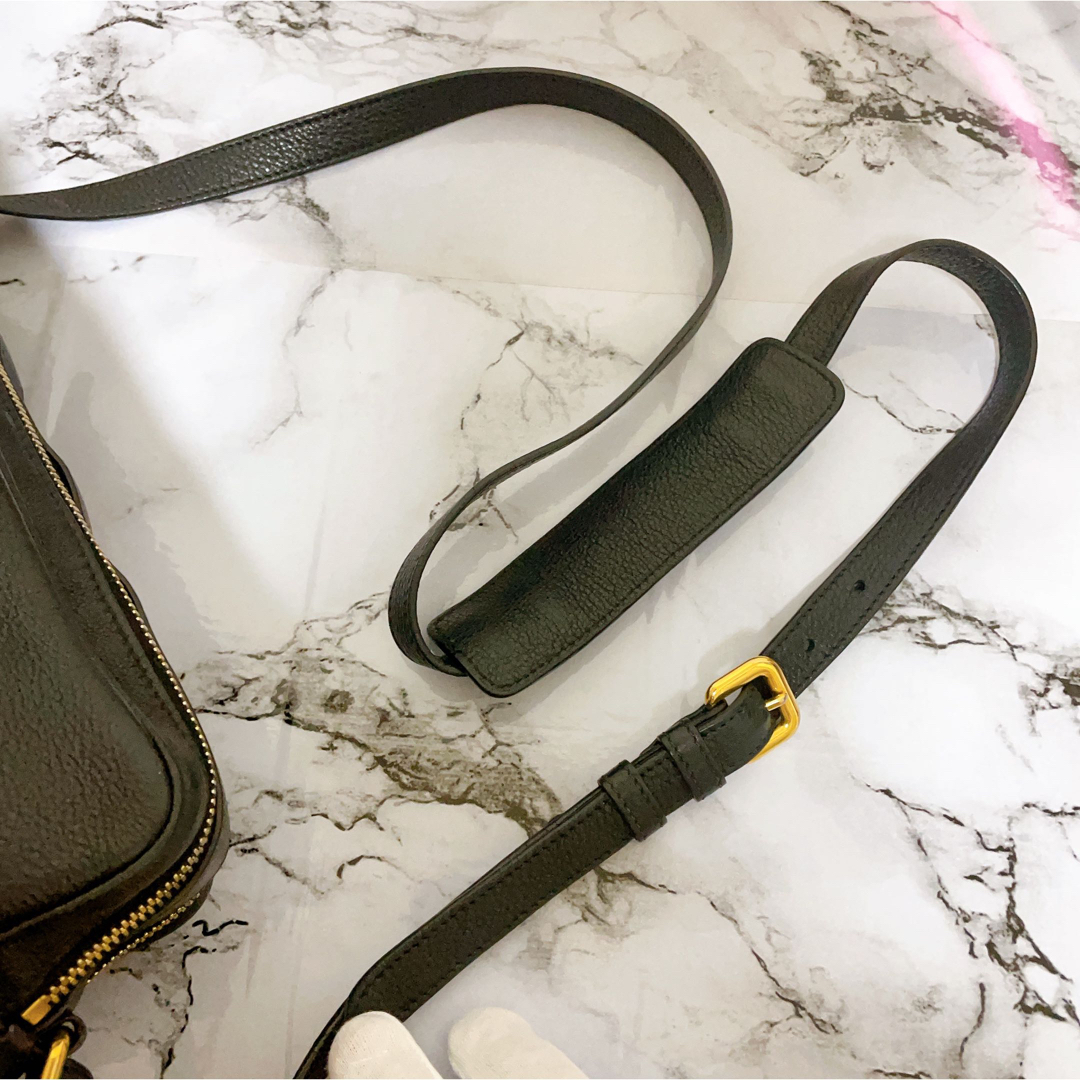 オールノット 【美品】プラダ ヴィッテロダイノ レザー ボディ