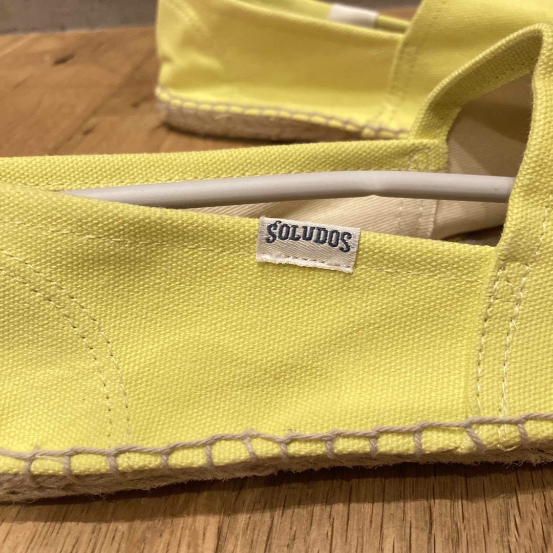 SOLUDOS(ソルドス)の新品送料込み　ソルドス　サンダル　スリッポン　イエロー　24.5cm レディースの靴/シューズ(サンダル)の商品写真