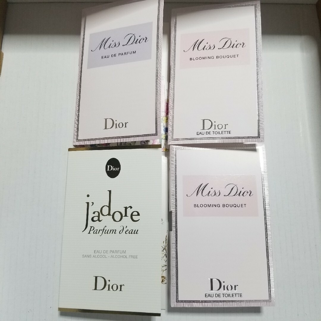 Christian Dior(クリスチャンディオール)の《新品未使用》クリスチャン・ディオール　香水サンプル3種4個セット コスメ/美容のキット/セット(サンプル/トライアルキット)の商品写真