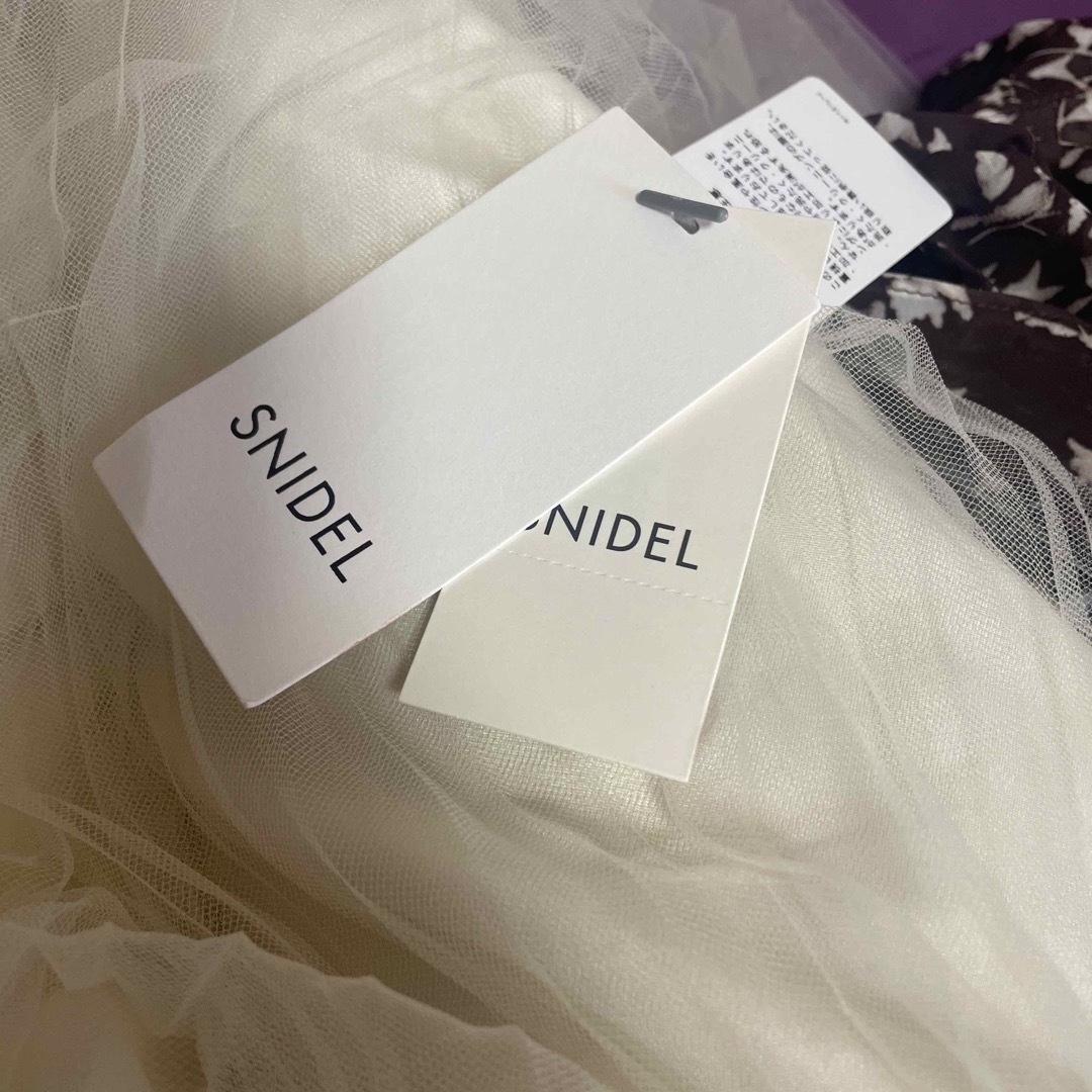 SNIDEL(スナイデル)のフリルプリーツワンピース レディースのワンピース(ロングワンピース/マキシワンピース)の商品写真