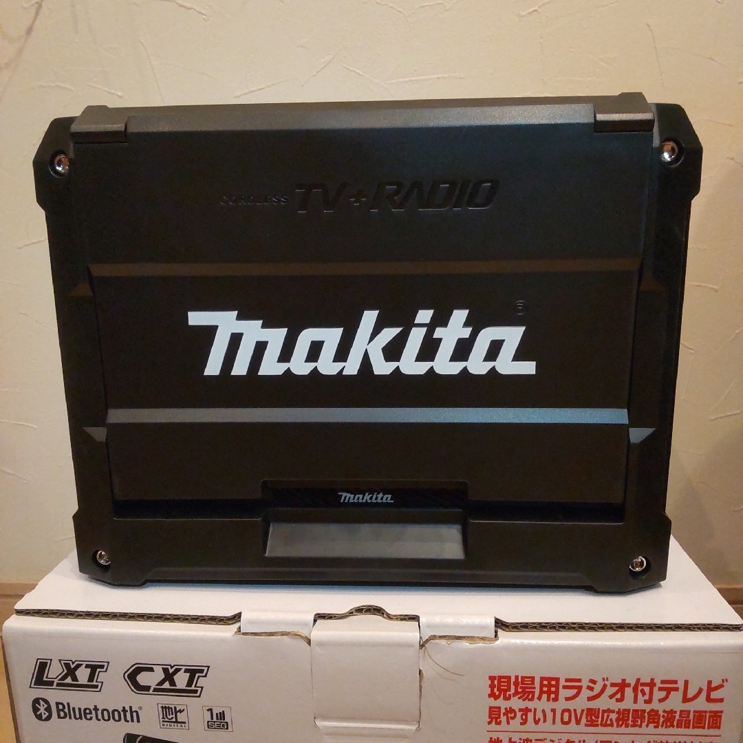 Makita(マキタ)のマキタ充電式ラジオ付テレビTV100 スマホ/家電/カメラのテレビ/映像機器(テレビ)の商品写真