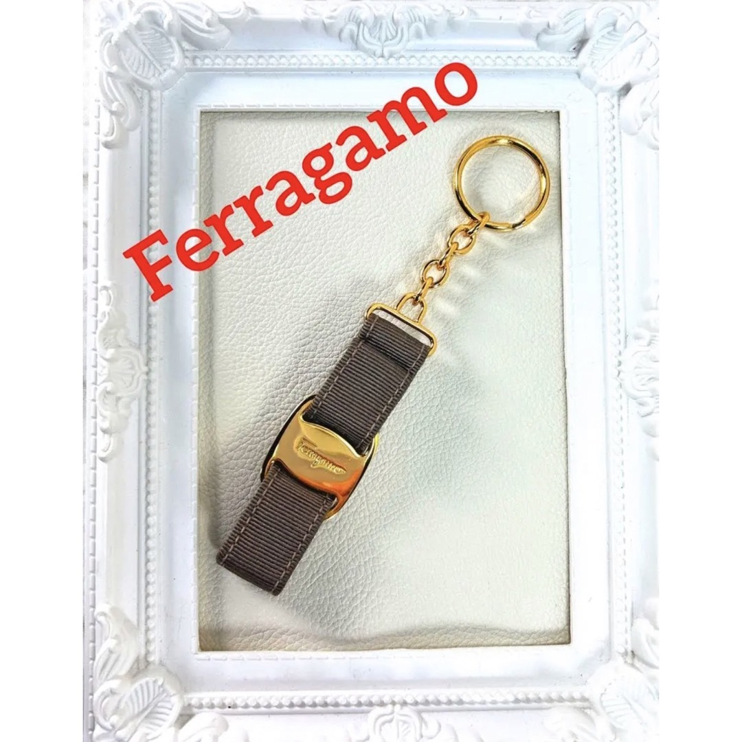 Salvatore Ferragamo(サルヴァトーレフェラガモ)のフェラガモ　Ferragamo ヴァラ　キーリング　キーホルダー レディースのファッション小物(キーホルダー)の商品写真