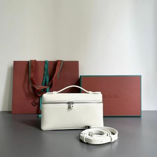 LORO PIANA - 新品未使用 ロロピアーナ バッグ 白の通販|ラクマ