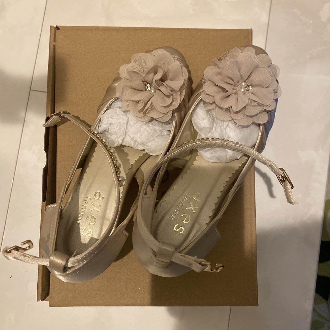 axes femme  お花コサージュ付PTパンプス　サイズS ベージュ レディースの靴/シューズ(ハイヒール/パンプス)の商品写真