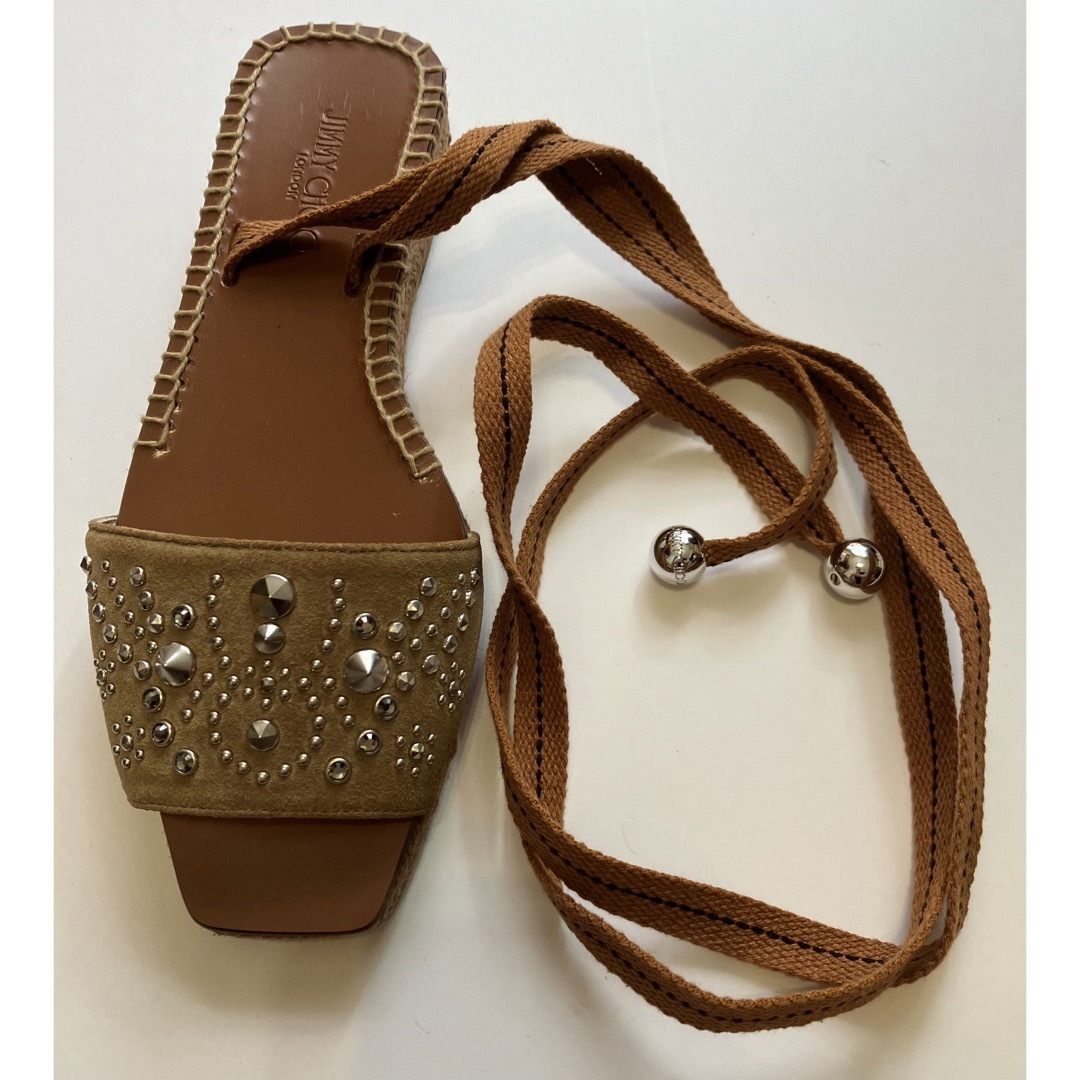 JIMMY CHOO(ジミーチュウ)のJimmy Choo サンダル SUEDE W/FLORAL STUDS レディースの靴/シューズ(サンダル)の商品写真