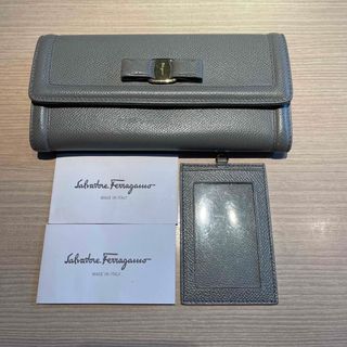 サルヴァトーレフェラガモ(Salvatore Ferragamo)のフェラガモ  長財布　グレー　ヴァラ(財布)