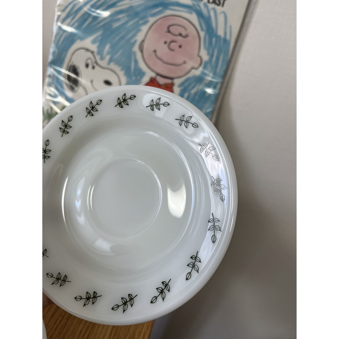 Pyrex(パイレックス)のパイレックス リーフ カップ&ソーサー 4客 インテリア/住まい/日用品のキッチン/食器(グラス/カップ)の商品写真