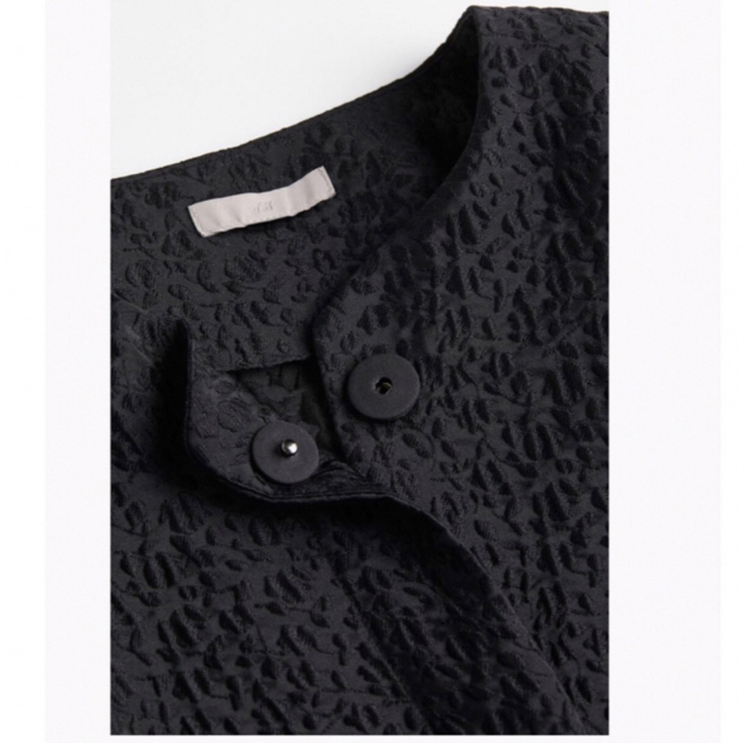 新品未使用 H&M ジャガードパフスリーブブラウス Mサイズ manimaris レディースのジャケット/アウター(ノーカラージャケット)の商品写真