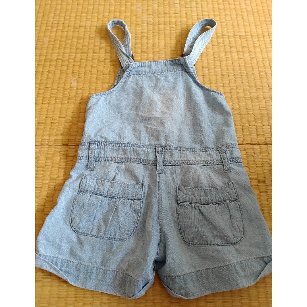 つなぎ ショートパンツ デニム 130cm キッズ/ベビー/マタニティのキッズ服女の子用(90cm~)(パンツ/スパッツ)の商品写真