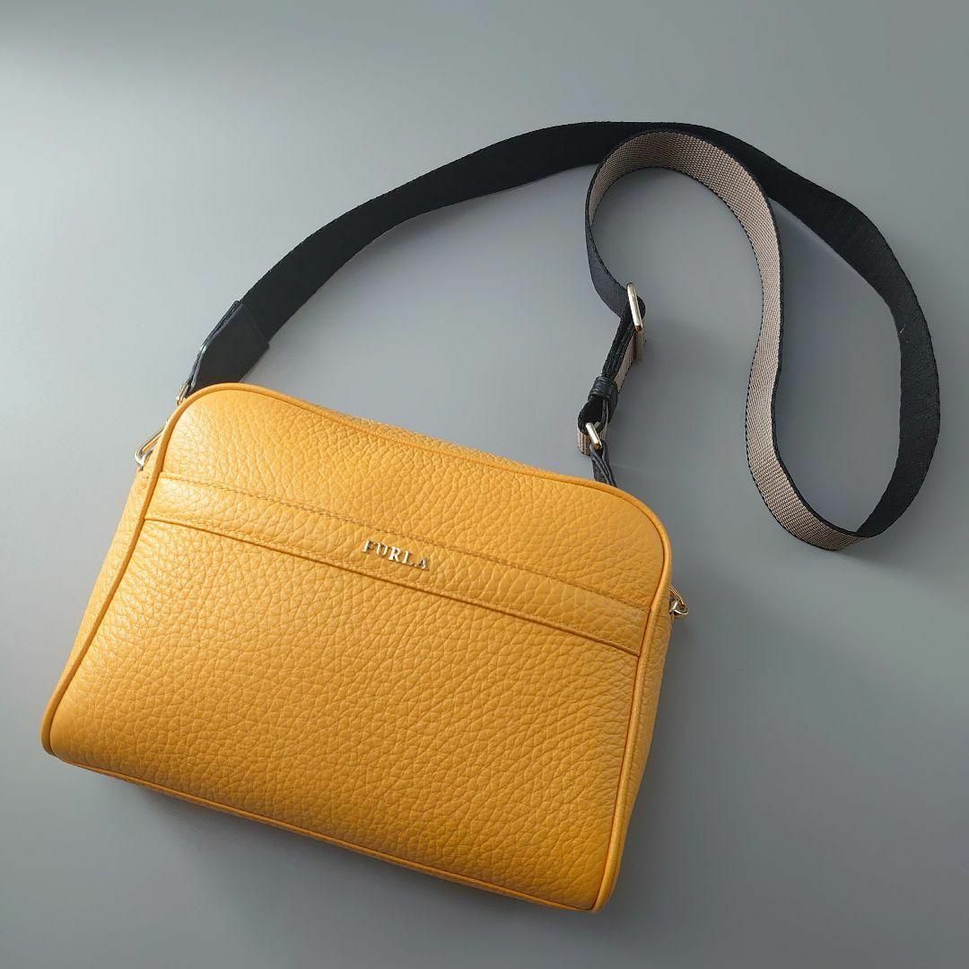 取寄商品 フルラ アヴリル AVRIL ショルダーバッグ カメラバッグ