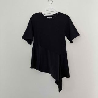 ユニクロ(UNIQLO)のアシンメトリー　黒Ｔシャツ(Tシャツ(半袖/袖なし))