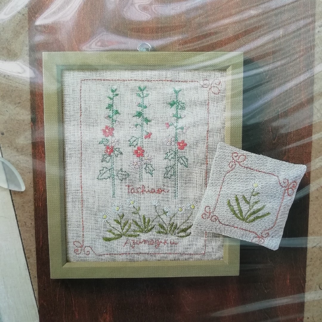 FELISSIMO(フェリシモ)のFELISSIMO草花のディクショナリー刺繍フレームの会93　タチアオイ ハンドメイドの素材/材料(その他)の商品写真