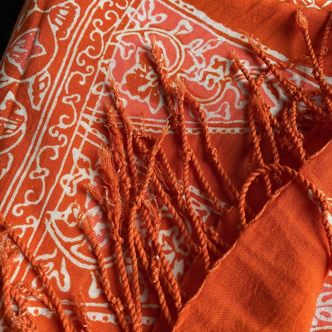 Antik batik(アンティックバティック)の新品： バティックインドネシア　伝統染め　一枚布　バリ島　ろうけつ染め更紗 ハンドメイドの素材/材料(生地/糸)の商品写真