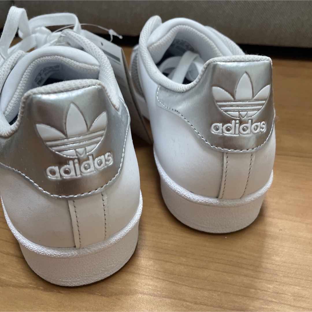 新品 未使用品 アディダス スーパースター 白×シルバー スニーカー メンズ
