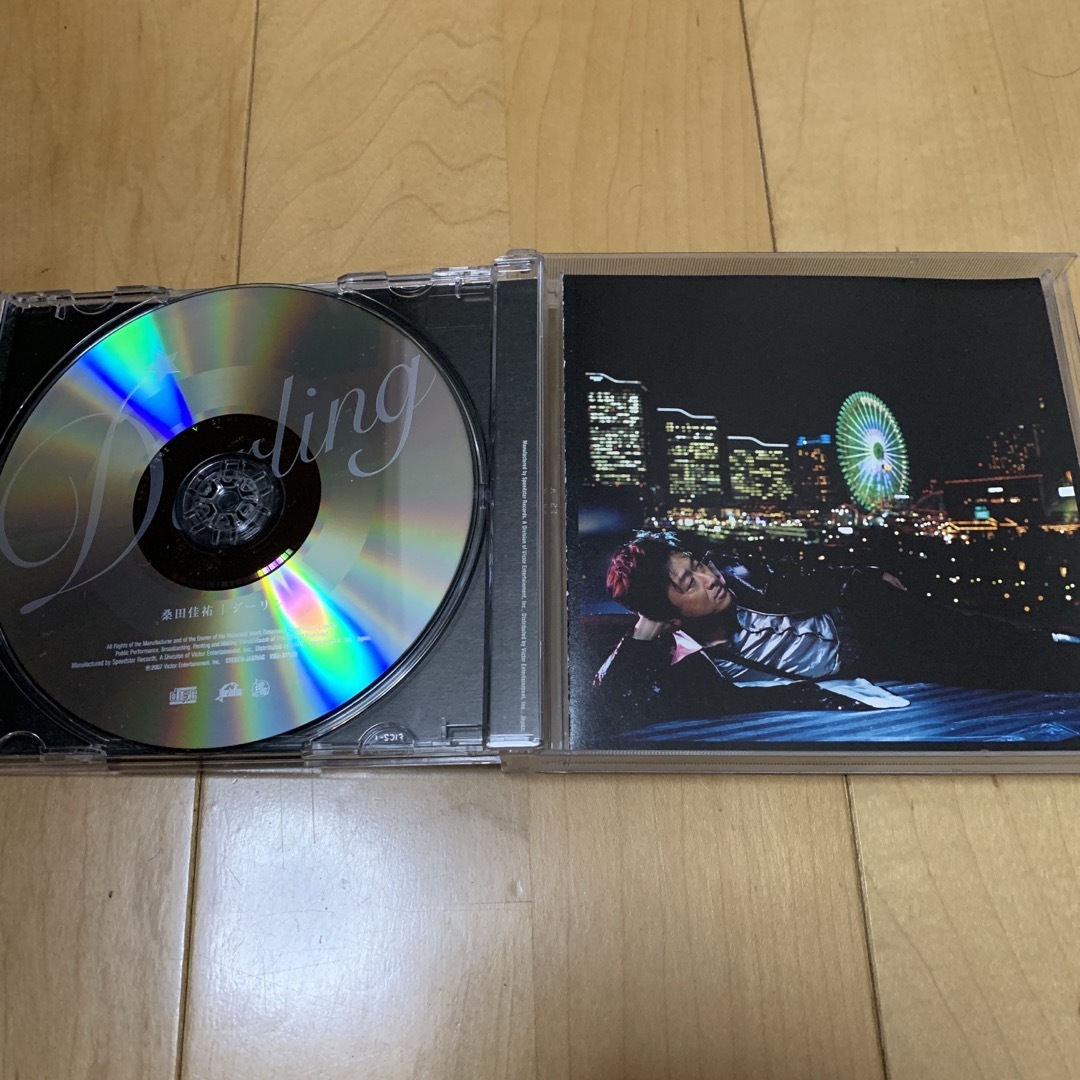 Victor(ビクター)の桑田佳祐 CD ダーリン 初回盤 トゥインクルバッジ付き エンタメ/ホビーのCD(ポップス/ロック(邦楽))の商品写真