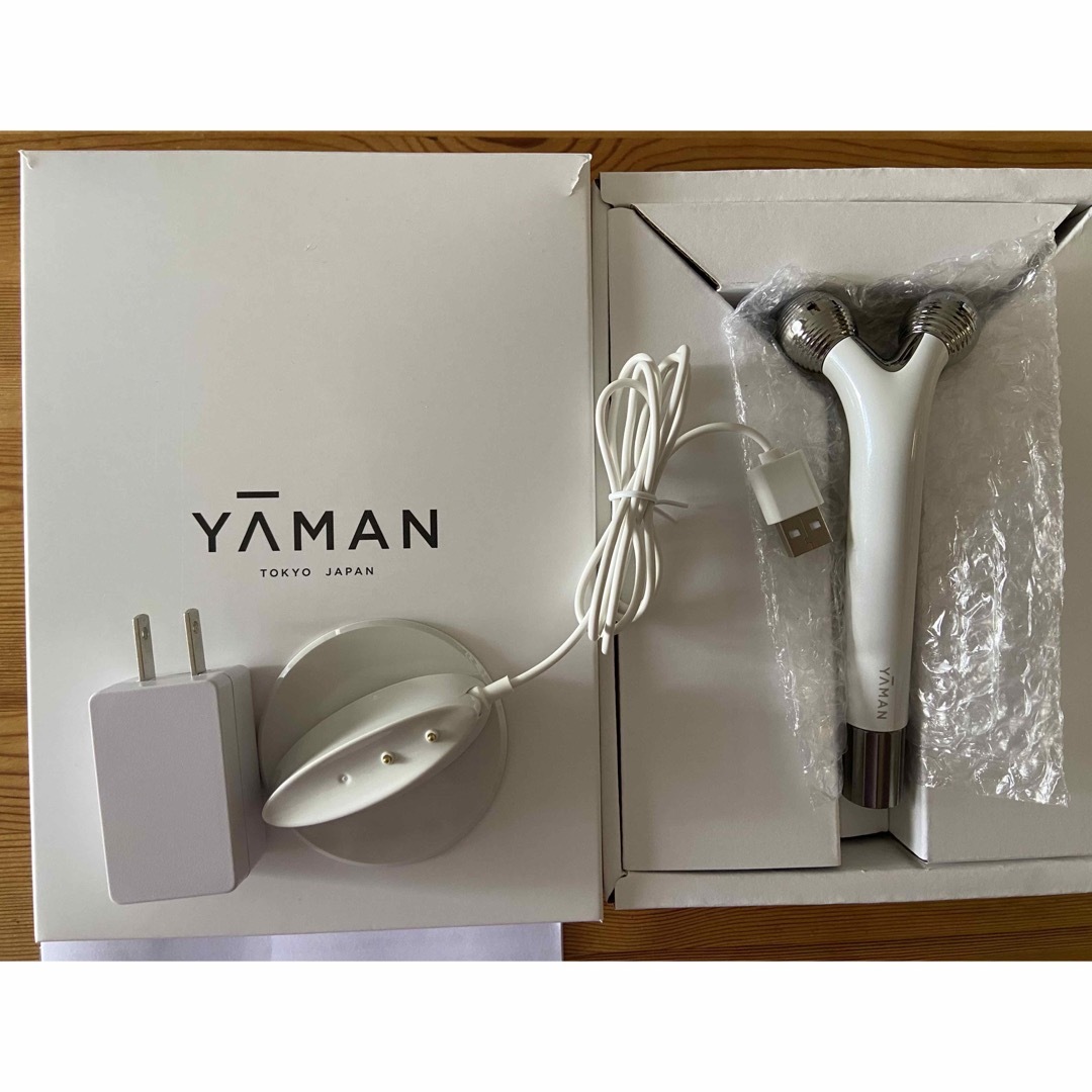 YA-MAN(ヤーマン)のYA-MAN ヤーマン 美顔器 WAVY mini EP-16W 美品 スマホ/家電/カメラの美容/健康(フェイスケア/美顔器)の商品写真