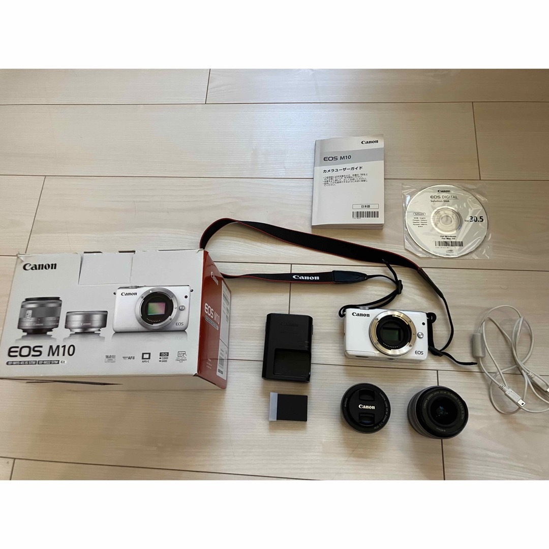 Canon(キヤノン)のEOSM10 ダブルレンズ　白 スマホ/家電/カメラのカメラ(ミラーレス一眼)の商品写真