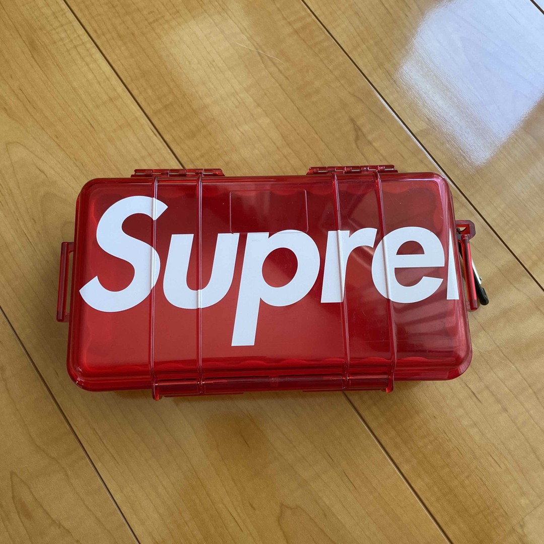 Supreme(シュプリーム)のSupreme pelican case red インテリア/住まい/日用品の日用品/生活雑貨/旅行(日用品/生活雑貨)の商品写真