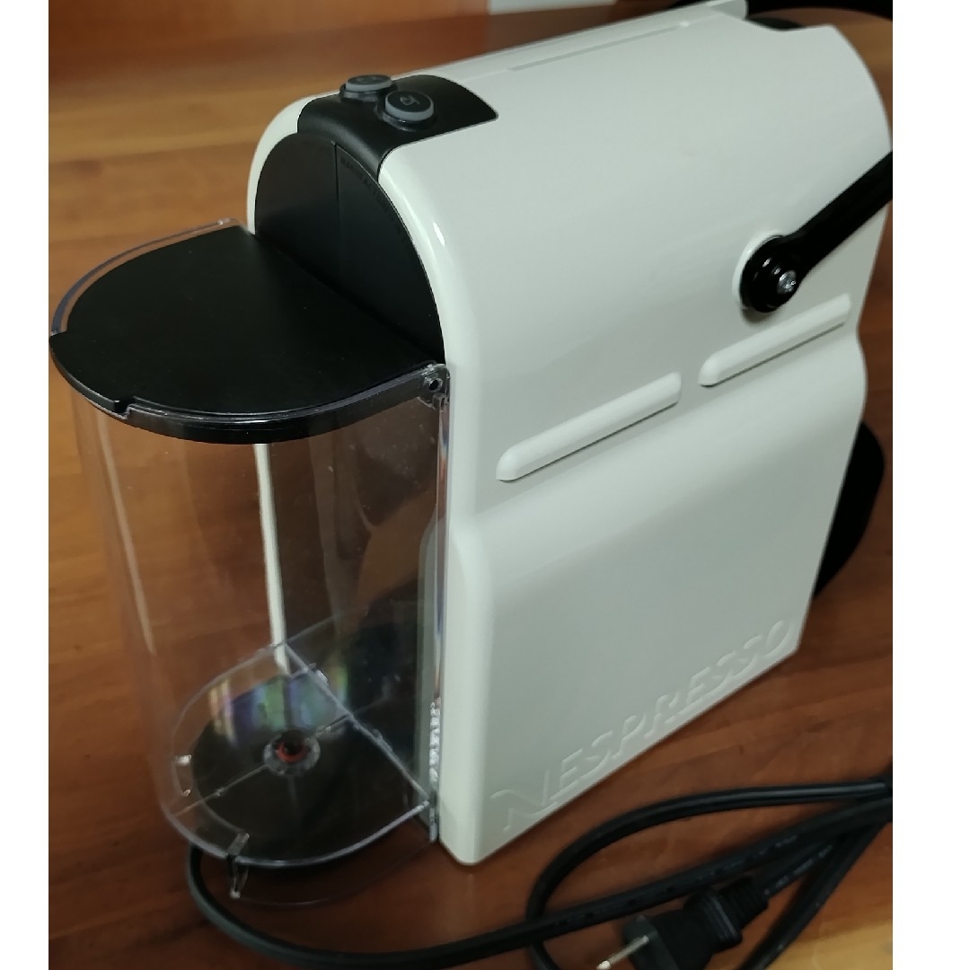 NESPRESSO - ネスプレッソ コーヒーメーカー イニッシア ホワイト2017