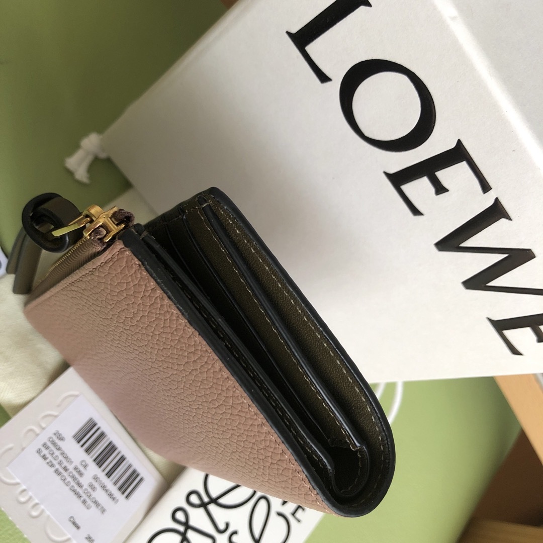 LOEWE(ロエベ)のロエベ　二つ折財布　現行販売品 メンズのファッション小物(折り財布)の商品写真