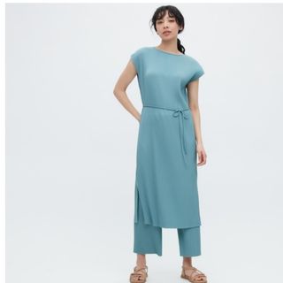 ユニクロ(UNIQLO)の新品！未使用！紙タグ付！♥️UNIQLO♥️プリーツワンピース。Ｓ。(ロングワンピース/マキシワンピース)