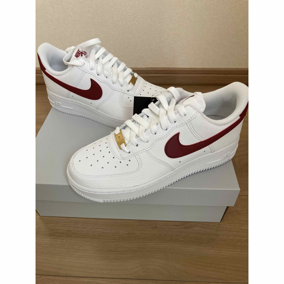 NIKE(ナイキ)のNike Air Force 1 Low White Team Red メンズの靴/シューズ(スニーカー)の商品写真