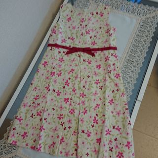 ローラアシュレイ(LAURA ASHLEY)の🌺ローラアシュレイ🌺花柄リボン🌺キッズワンピース(ワンピース)