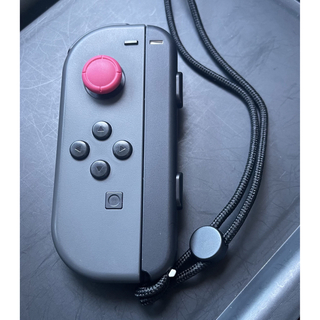 ニンテンドースイッチ(Nintendo Switch)の【完動品】Switch ジョイコン 純正品 グレー 左 L ストラップ付き(その他)