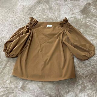 エムプルミエ(M-premier)のBLENHEIM ブレンヘイム　オフショルダー　ブラウス(Tシャツ(半袖/袖なし))