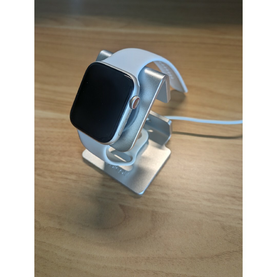 Apple Watch(アップルウォッチ)の【Apple】Apple Watch Series 4 44mm径  メンズの時計(腕時計(デジタル))の商品写真