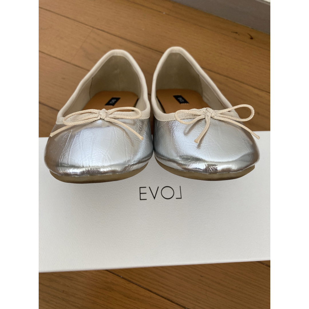 EVOL(イーボル)の美品、イーボル、バレエシューズ、シルバー レディースの靴/シューズ(バレエシューズ)の商品写真