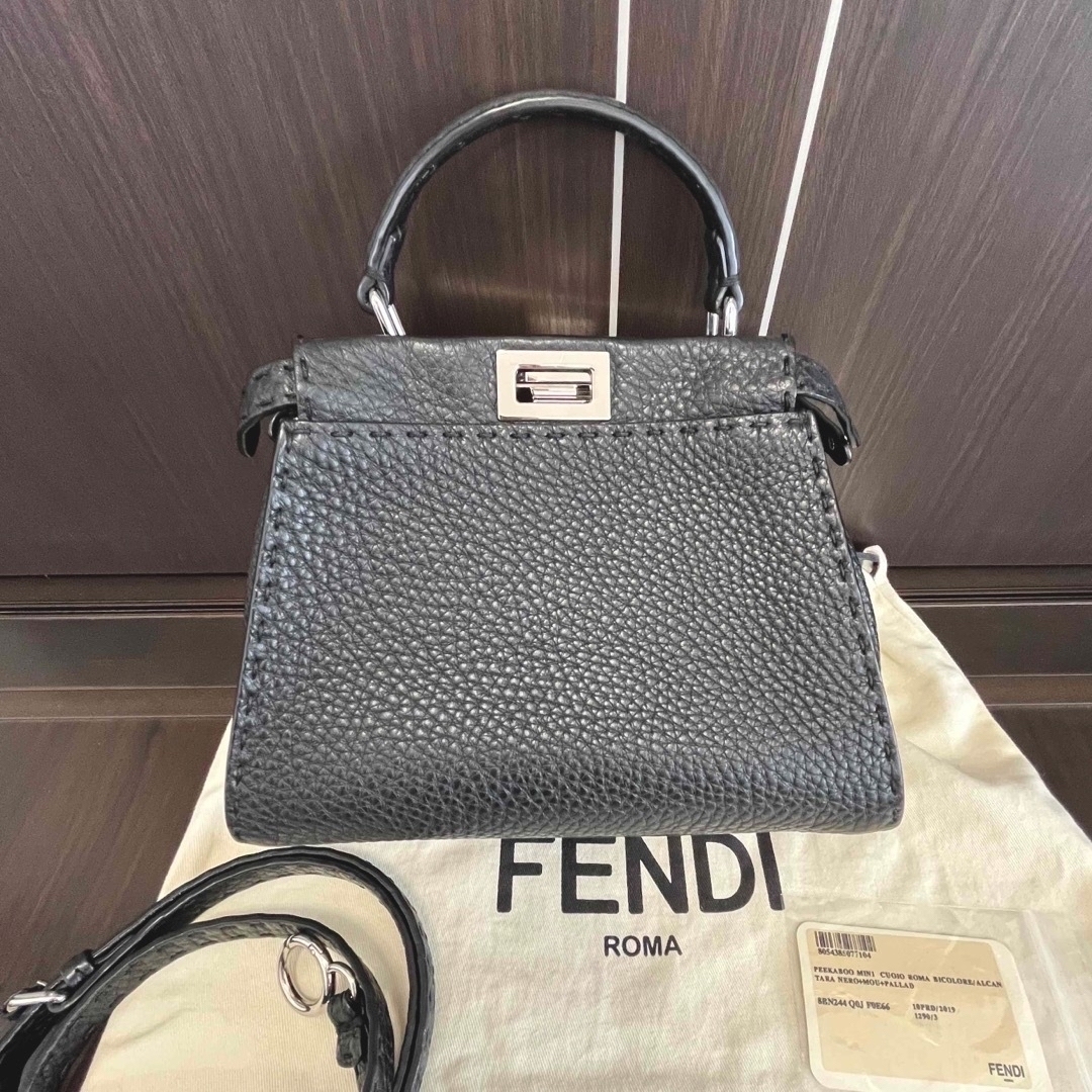 最終値下げ〖美品〗FENDI フェンディ ピーカブー ミニ セレリア