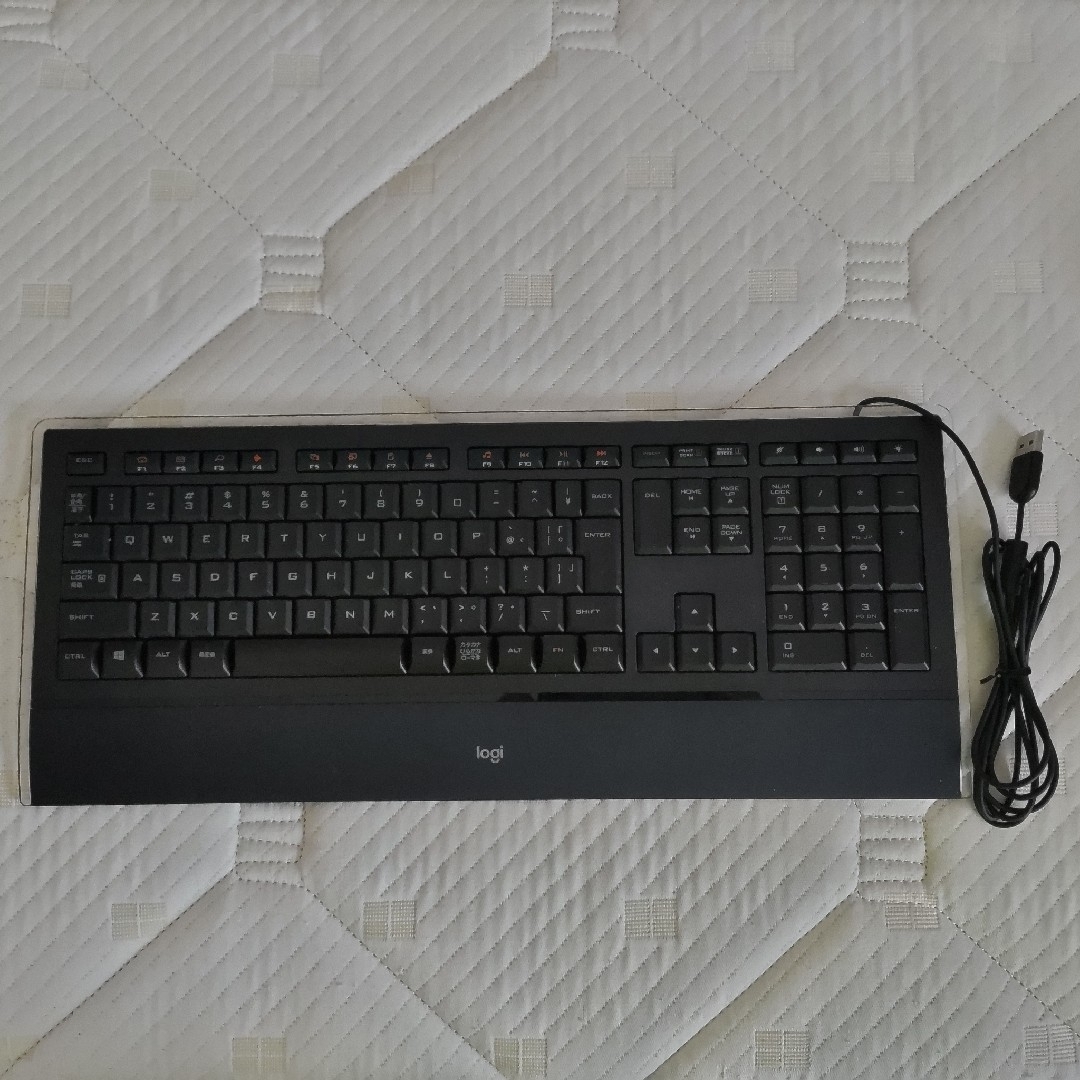 【美品】Logicoolﾛｼﾞｸｰﾙ キーボード K740スマホ/家電/カメラ