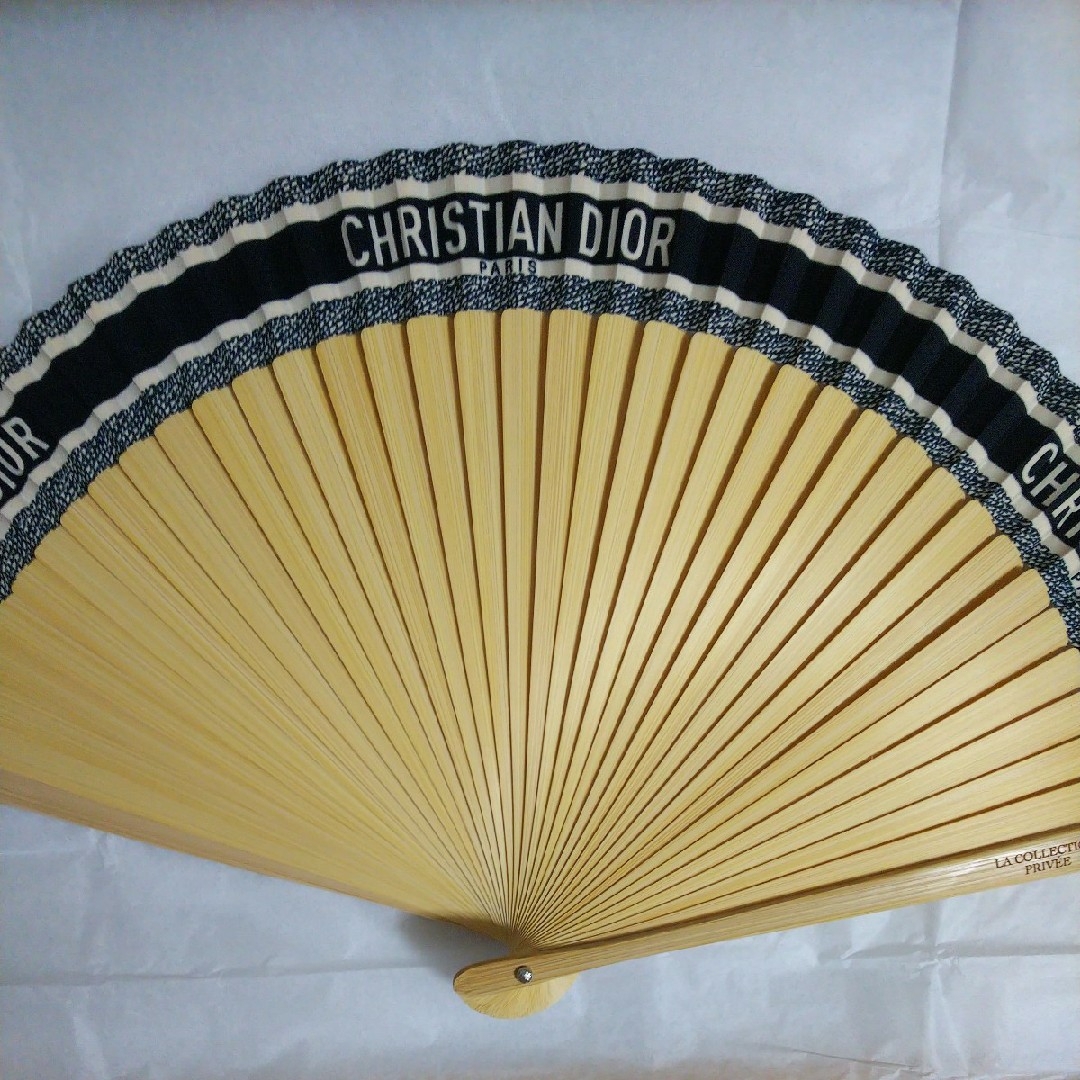 Christian Dior ノベルティ　ピンバッジと扇子　新品