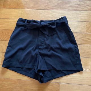 エイチアンドエム(H&M)の美品　H&M ショートパンツ　黒　34(ショートパンツ)