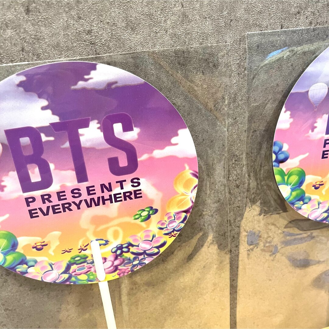 防弾少年団(BTS)(ボウダンショウネンダン)の【未開封】BTS 10th Anniversary FESTA うちわ 非売品 エンタメ/ホビーのタレントグッズ(アイドルグッズ)の商品写真