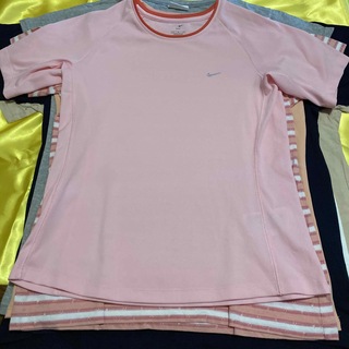 ナイキ(NIKE)のNIKE ピンクTシャツ　Mサイズ(Tシャツ(半袖/袖なし))