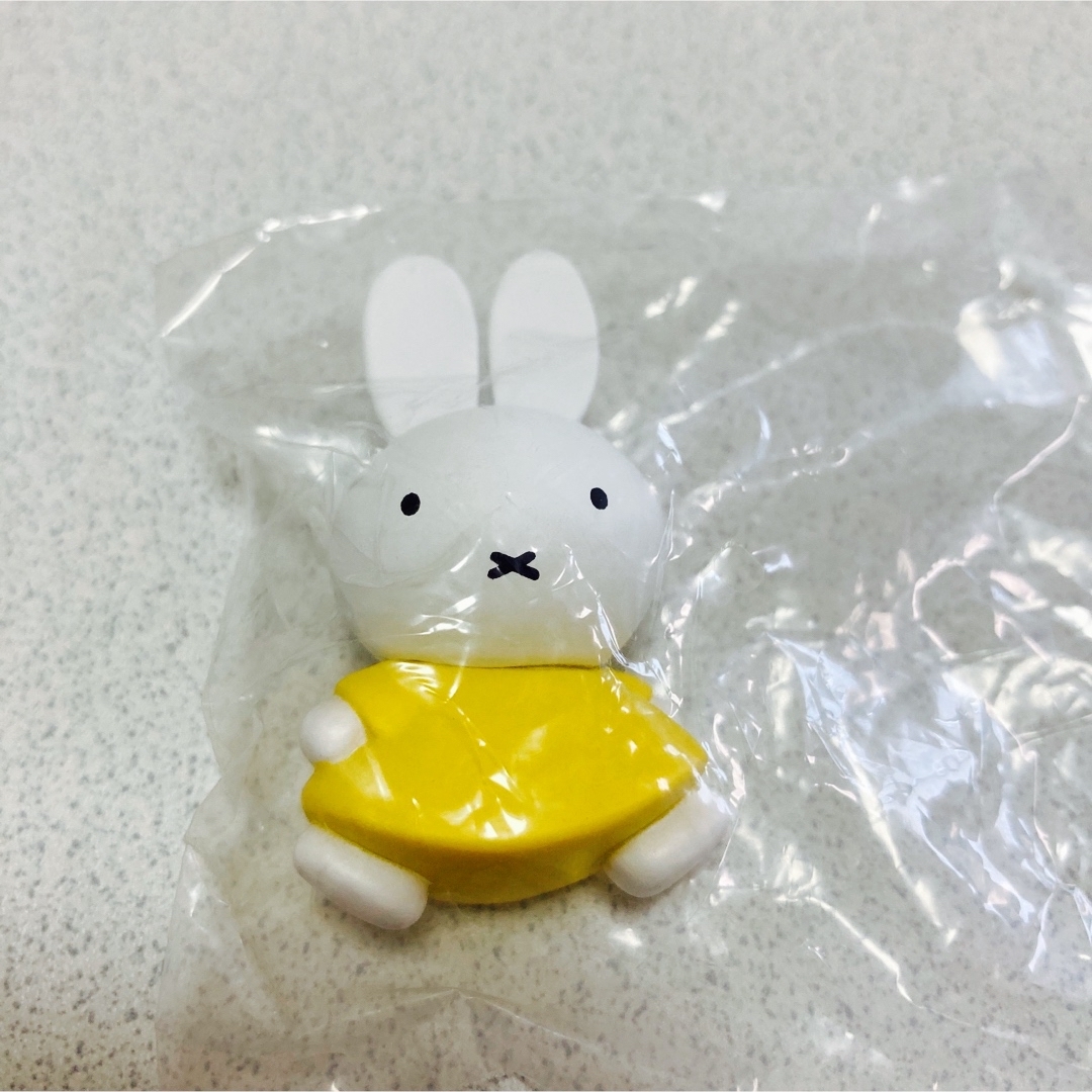 miffy(ミッフィー)のならぶんです　ミッフィー　イエロー　ガチャ　ガチャガチャ エンタメ/ホビーのコレクション(その他)の商品写真