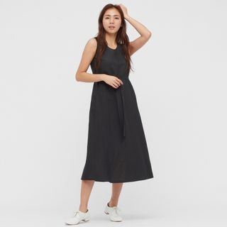 ユニクロ(UNIQLO)のリネン　ワンピース　黒　ユニクロ(ロングワンピース/マキシワンピース)