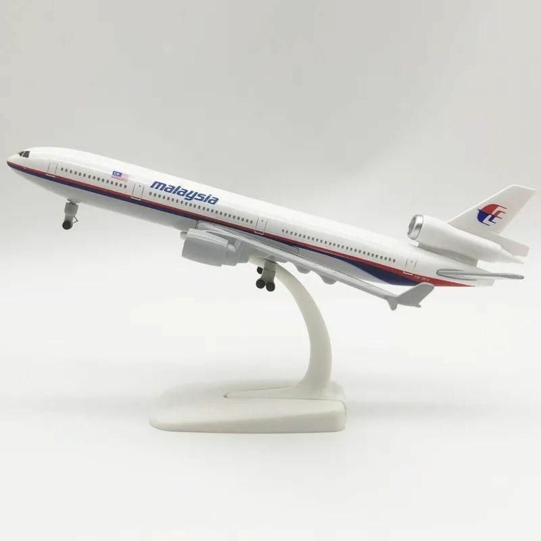 マレーシア航空 MD-11 飛行機模型 21cm エンタメ/ホビーのおもちゃ/ぬいぐるみ(模型/プラモデル)の商品写真