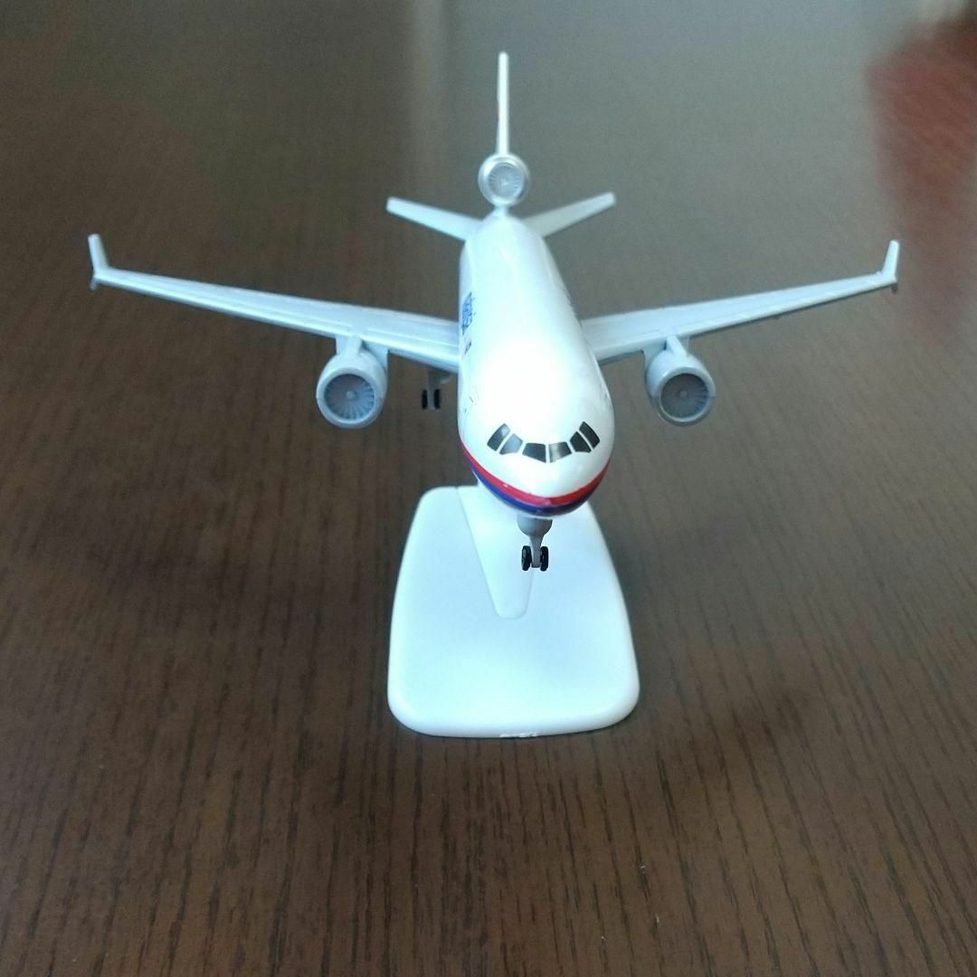 マレーシア航空 MD-11 飛行機模型 21cm エンタメ/ホビーのおもちゃ/ぬいぐるみ(模型/プラモデル)の商品写真