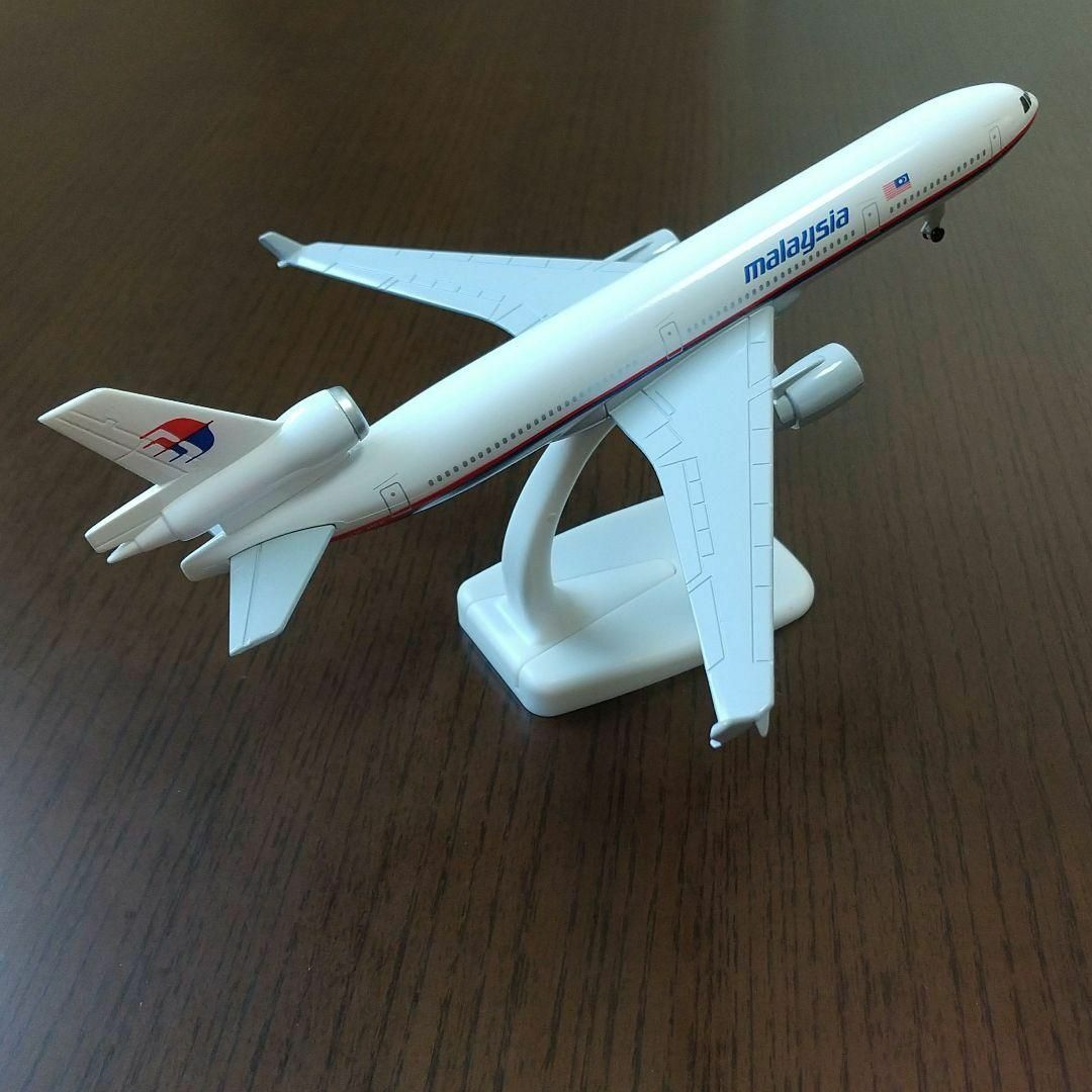 マレーシア航空 MD-11 飛行機模型 21cm エンタメ/ホビーのおもちゃ/ぬいぐるみ(模型/プラモデル)の商品写真