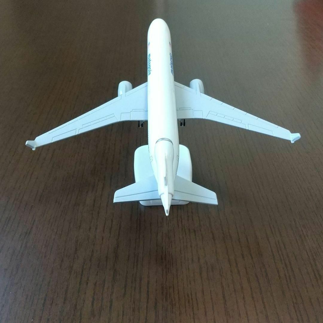 マレーシア航空 MD-11 飛行機模型 21cm エンタメ/ホビーのおもちゃ/ぬいぐるみ(模型/プラモデル)の商品写真