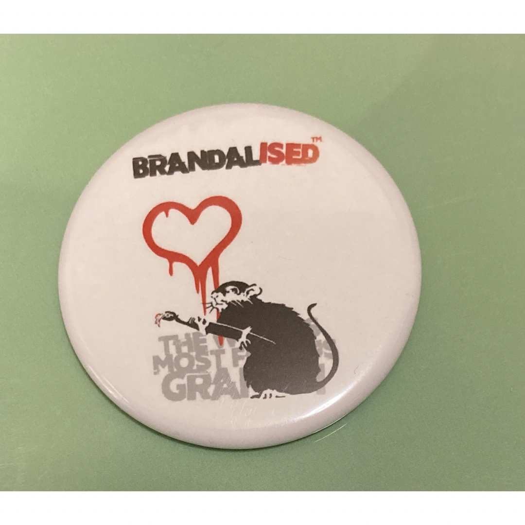 缶バッジ　バンクシー　BRANDALISED エンタメ/ホビーのアニメグッズ(バッジ/ピンバッジ)の商品写真